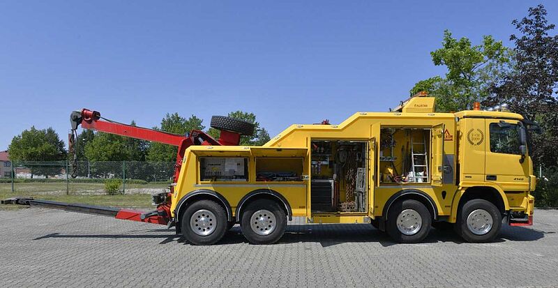 Mercedes-Benz 4146 Falkom Abschleppwagen